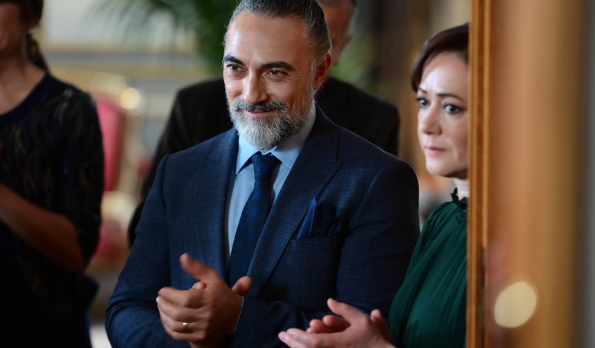 Aileyi cemiyetle buluşturan Alanur'un amacı eski aşkı Ziya’yı kullanarak herkesten intikam almaktır.