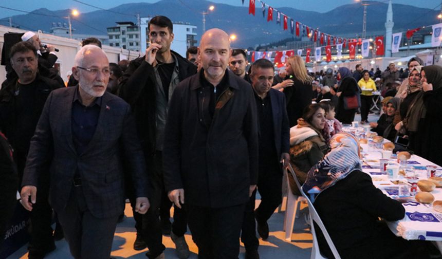 İçişleri Bakanı Süleyman Soylu İskenderun Konteyner Kentte Depremzedelerle İftar Yaptı