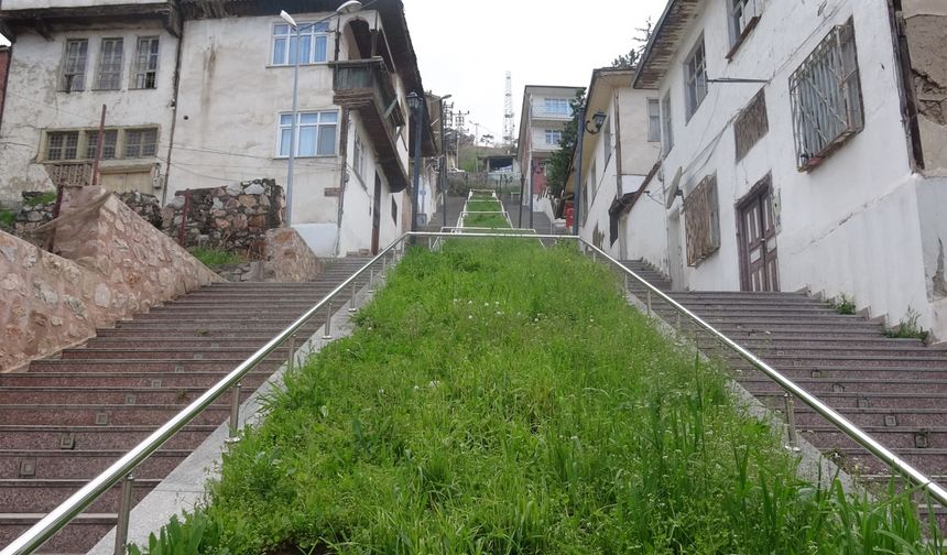 Bu merdivenler iki mahalleyi birbirine bağlıyor uzunluğu ile dikkat çekiyor