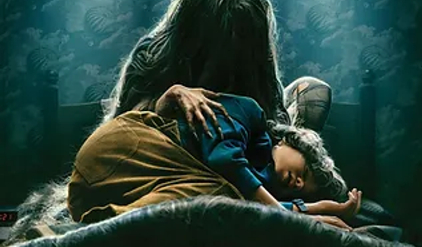 Haftanın bir diğer korku-gerilim türündeki filmi Örümcek Ağı (Cobweb), evde yaşadığı tuhaf olayların nedeninin ailesinin sakladığı sırlar olabileceğini düşünen küçük bir çocuğun yaşadıklarını konu ediniyor. Yatak odasının duvarlarından garip sesler duyan sekiz yaşındaki Peter, ailesini ikna edemez ve korkusu yoğunlaştıkça da ailesinin ondan korkunç bir sır sakladığına inanmaya başlar…