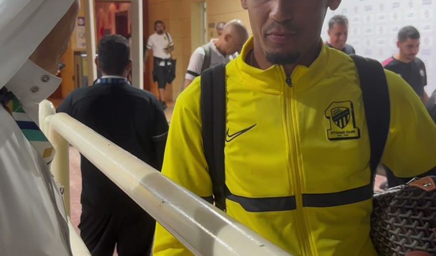 Koluna aniden rolex takılan Fabinho ne olduğunu şaşırdı!