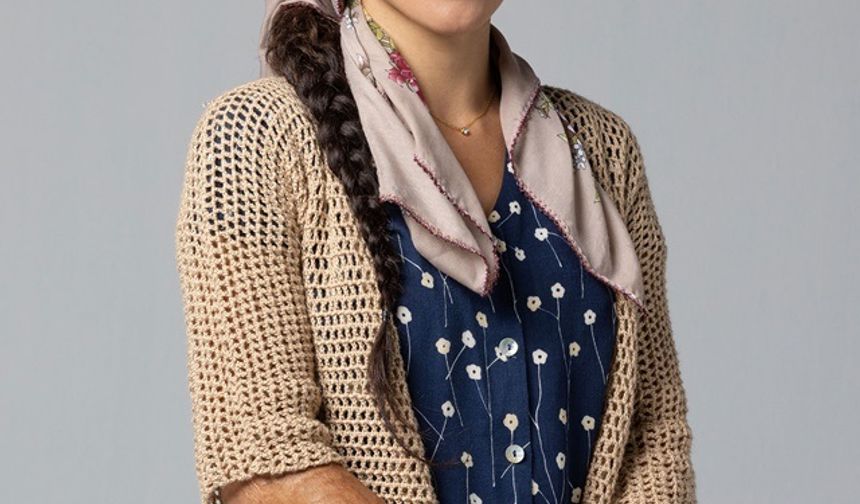 Medine- Cansu Tosun
Medine, geleneklerine bağlı, kendi halinde biridir. Kız kardeşini okutabilmek için memleketinden İstanbul’a tek başına çalışmaya gelmiştir. Murat ve Aylin’in evinde hem çalışır hem de kızları Nil’in bakıcılığını yapar. Küçük yaşta annesini kaybetmiş ve hem kendisini hem de henüz daha kundaktaki kardeşini büyütmüştür. Bu yüzden kız kardeşine karşı ayrı bir bağı vardır. Ona en iyi hayatı sunabilmek için çok çalışıp para kazanmak zorundadır. Saf ve iyi niyetli olduğundan ona yapılıp söylenen her şeyi sineye çekip sessiz kalır. Fakat Medine’nin bile sessiz kalamadığı durumlar vardır. Medine bu durum karşısında inancı ve dürüstlüğü ile çelişecek ama bir ailenin yıkılmasına da göz yumamayacaktır.