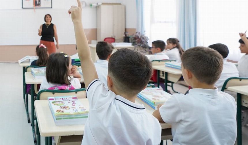 Okullarda sınavlar ertelendi! MEB, sınav takvimini güncelledi