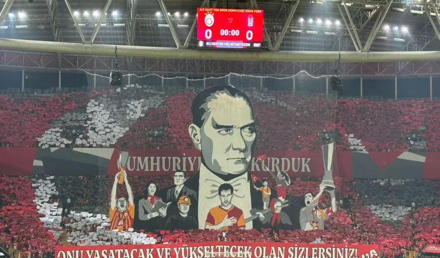 Galatasaray tribünlerinin koreografisi herkesten alkış aldı