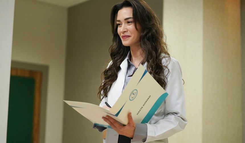 Timur ve Rengin bunun hayal kırıklığını yaşarken Parla, Umay'ın çantasına hepsini alt üst edecek bir gerçeği saklamıştır!
