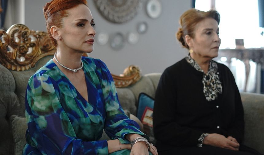 Gülender ve Menevşe geride kalan çocukları teselli etmek isterken oklar Rukiye’ye çevrilir. Karlıca cephesinde Ünal ve Tufan arasındaki çatışma büyüyecek midir? Menevşe ve Tufan’ın tekrar karşılaşacağı yer neresi olacaktır? Boğaziçi 1453 takımında işi devralan Nehir kimin tarafında duracaktır?