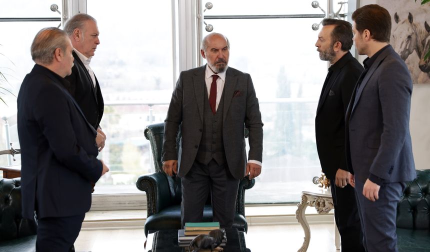 Bir baba oğluna
kızabilir, cezalandırabilir fakat onu öldürebilir mi? Halil İbrahim, Nihat’ın ava giderken
avlanması için bir plan yapar.