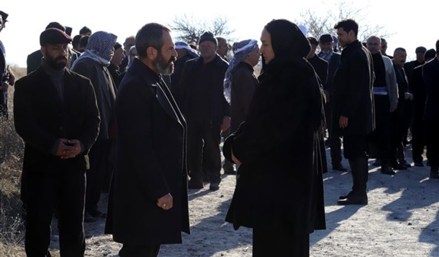Herkesin gözü Celal Ağa’nın üzerindedir. Ya savaş büyüyecek ya da dökülen kanın diyeti ödenecektir. Celal Ağa, Latif Bey’in sulh için uzanan elini sıkacak mıdır?