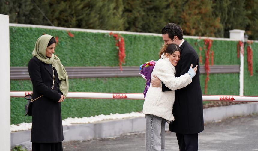 Hayriye tam bu gerçeklerin altında ezilirken karşısına geçmişten biri çıkar ve yüzünü güldürür. Fakat bu mutluluk uzun sürmez.