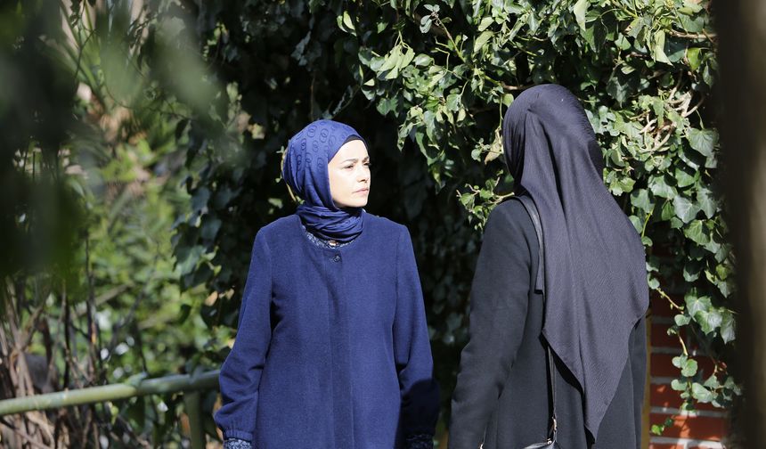 Zeynep’e oynanan oyun yüzünden onunla arası açılan Cüneyd bir buhrana sürüklenirken, Hasna’nın doldurduğu Sadi bu durumu, iktidarını perçinleyecek bir fırsat olarak kullanmaya karar verir.