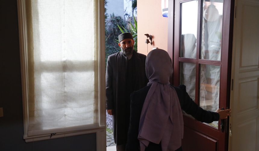 Zeynep konusunda kendini suçlayan Suavi’nin ötanazi işlemlerini başlatmak için kullanabileceğini düşündüğü Meryem, yaşlı adamın planı için en büyük tehdide dönüşür. 