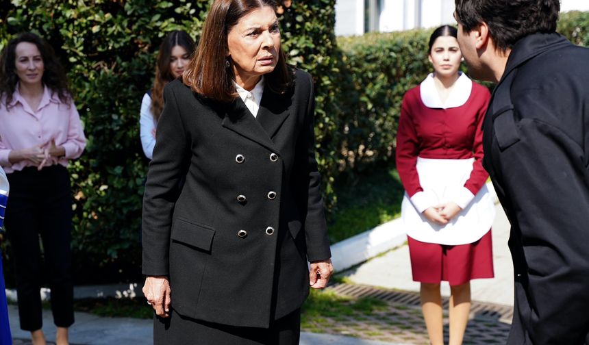 Hattuç'un gelişi yalıdaki düzenin baştan aşağı değişeceğinin habercisidir.