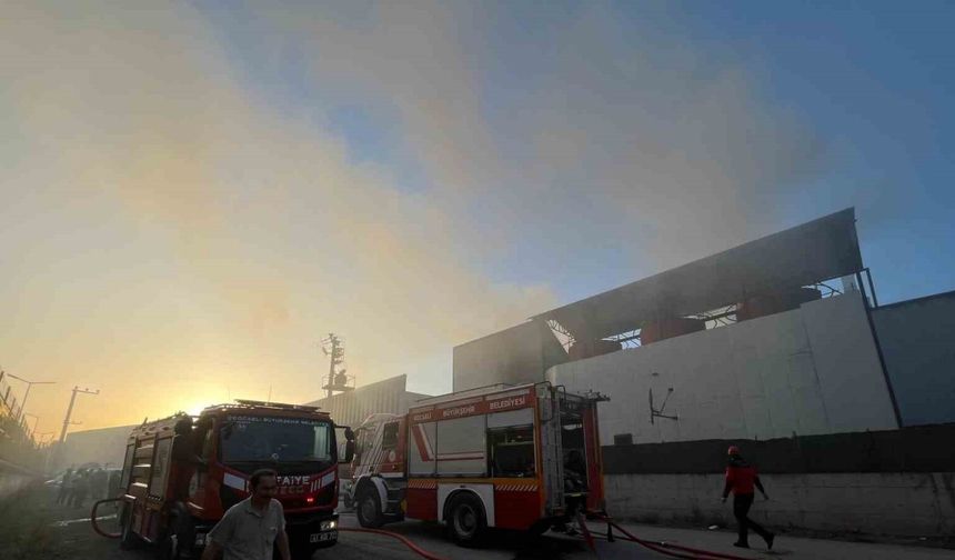 Kocaeli'de madeni yağ fabrikasında korkutan yangın
