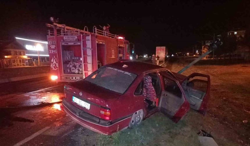 Afyonkarahisar'da Tır ile otomobilin çarpıştığı kazada 2 kişi yaralandı