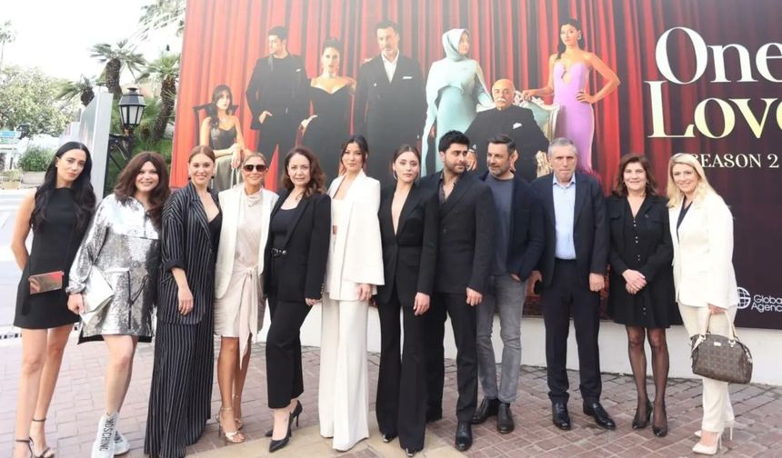 Kızılcık Şerbeti oyuncularının Cannes çıkartması!