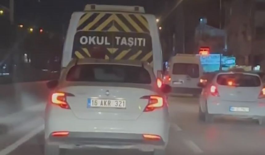 Bursa'da maganda makas atarak trafiği tehlikeye soktu, o anlar kamerada