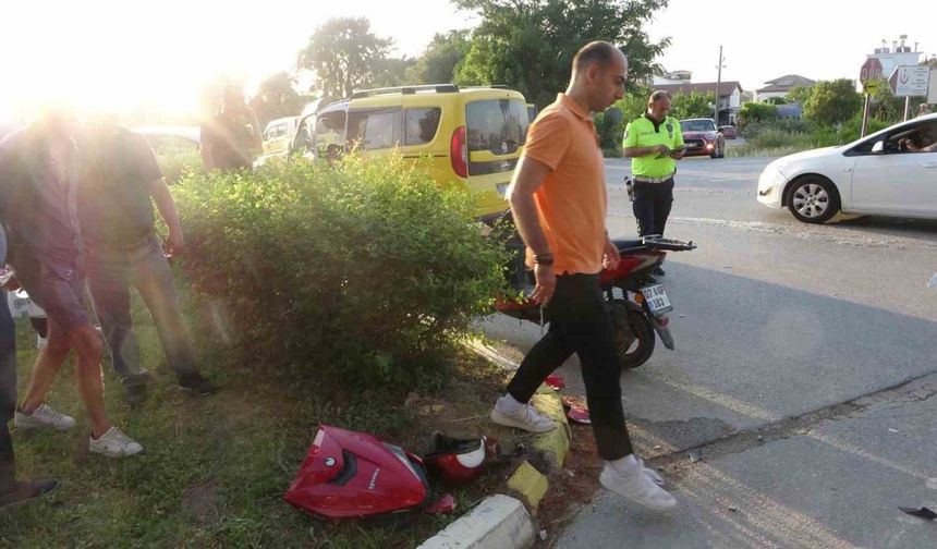 Antalya'da ticari taksi ile motosiklet çarpıştı: 1 yaralı