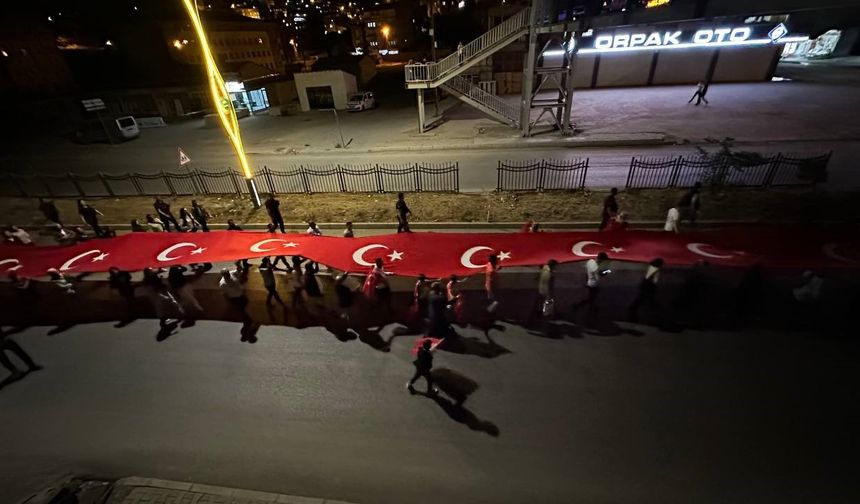 15 Temmuz yürüyüşü yapan gruba havai fişekli saldırı