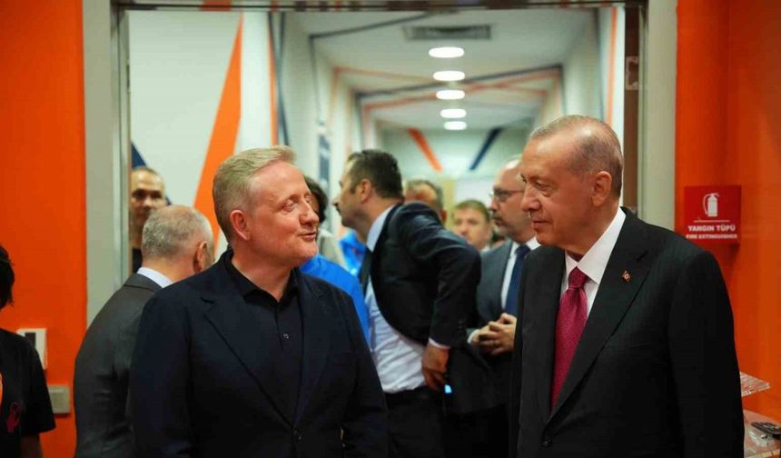 AKP'li Cumhurbaşkanı Erdoğan Başakşehir'i soyunma odasında tebrik etti