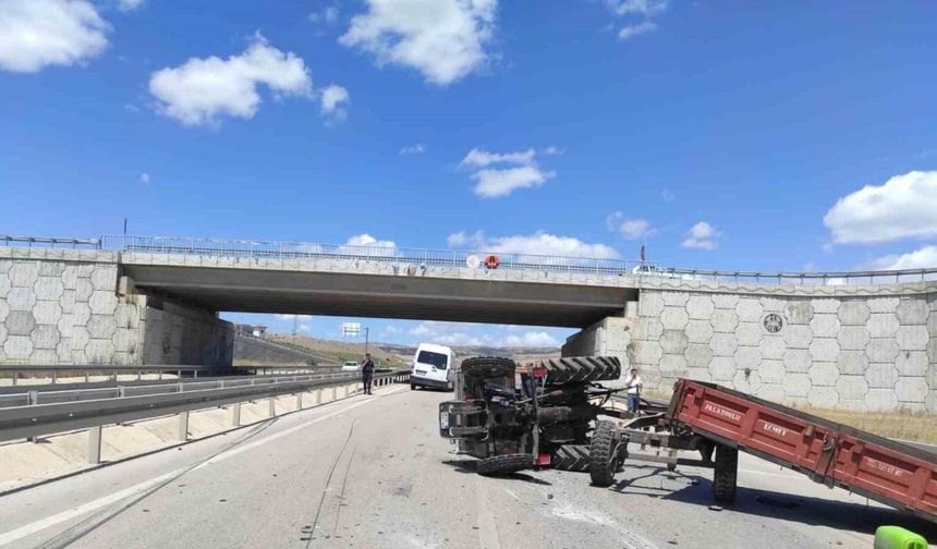 Amasya’da traktör ile minibüs çarpıştı: 1 yaralı