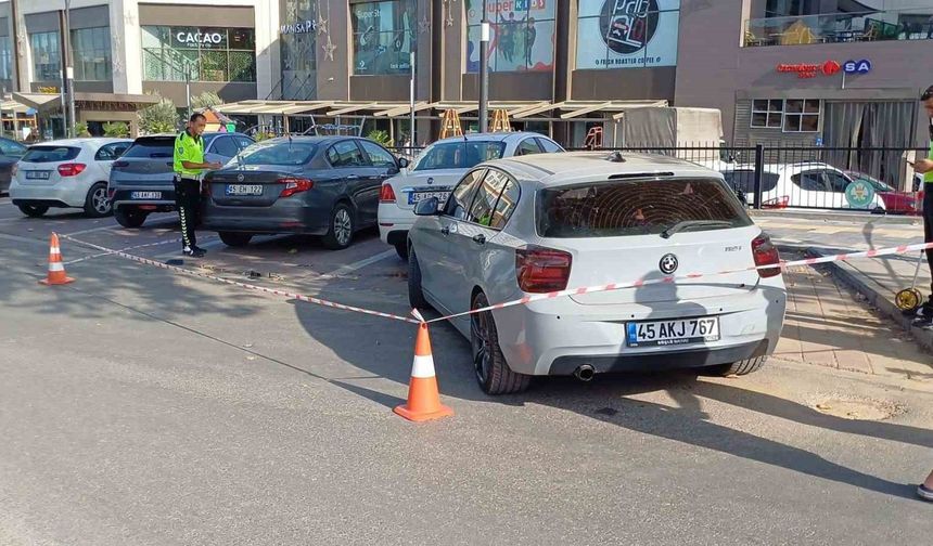 Manisa'da otomobile çarpan motosiklet sürücüsü hayatını kaybetti