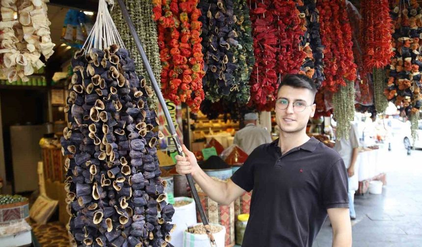 Patlıcan, kabak ve biber kurutmalıkları görsel şölen sunuyor