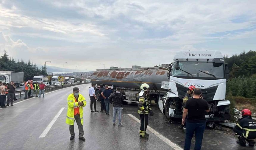 TEM’de zincirleme kaza, LPG yüklü tanker ağaçlık alana uçtu