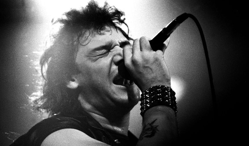 Iron Maiden solisti Paul Di'Anno hayatını kaybetti