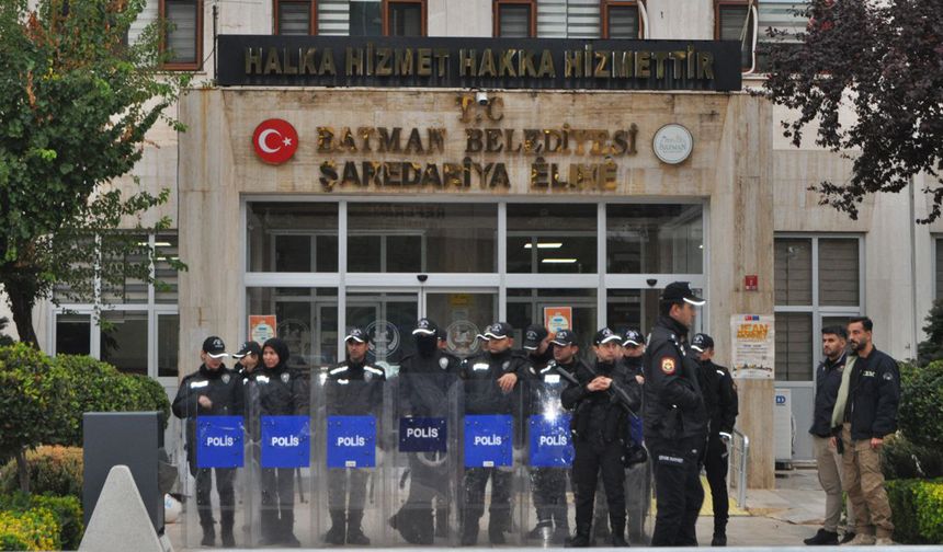 Mardin ,Batman ve Halfeti belediyelerine kayyum atandı