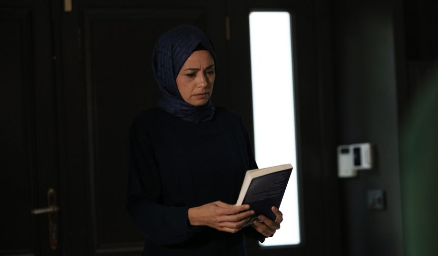 Vahid, Cüneyd ve Zeynep’in planıyla köşeye sıkışmış, Hatem-ül Evliya olmak için gereken seyyide kehanetini nasıl gerçekleştireceğini bulmaya çalışmaktadır. Laedri ve Cüneydîler tıpkı baba oğul gibi
karşı karşıya kalırken dergahta da savaşın eşiğine gelinmiştir. Sadi kan dökülmesine mani olmaya çalışsa da Elif bebek ve Kevser’le ilgili gerçek de ortaya çıkınca o ve Müyesser zorda kalır. Cüneyd, Vahid’in gazabıyla yüzleşen takipçileri ve sevdikleri için bir çözüm yolu bulmak zorundadır.