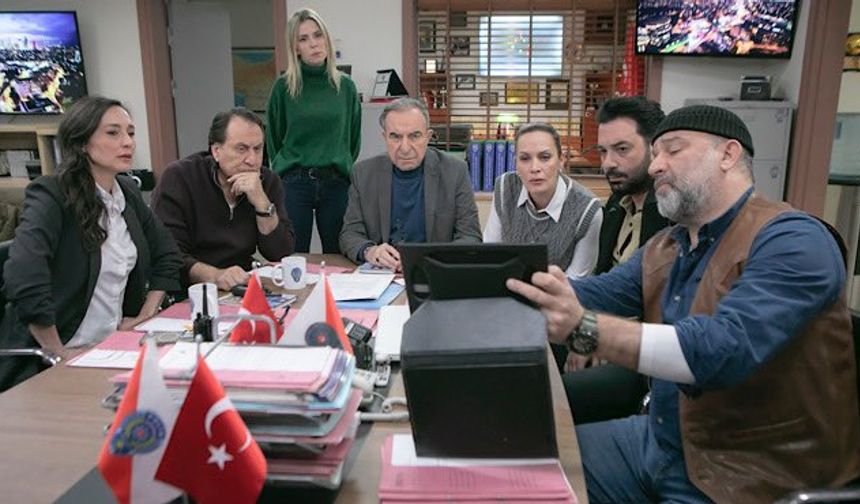 Ekip tüm bunları bir cinayet bağlantısı aracılığıyla çözer. Diğer yandan artık dul olan Nazike’nin hiç beklemediği bir misafiri gelecektir.