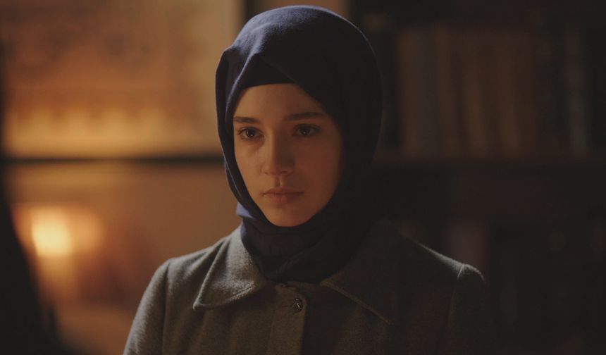 Bir yandan Mira ile beraber Melike’yi bulmaya çalışan Zeynep diğer yandan sayıların peşine düşerken Levent ve Cüneyd de bir kez daha regresyon terapisine başvurur. Meryem ise Feyza’nın ve Melike’nin uğradığı zulme sessiz kalmaya niyeti yoktur.