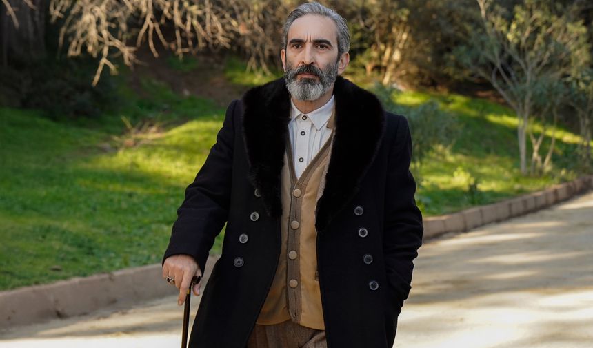 isteyecektir. Cevat, Sümbül’ün ne işler karıştırdığının sonunda farkına varır. Ancak
bu yalnızca yeni bir skandalın başlangıcıdır. Devam eden savaş her geçen gün köşkün daralmasına sebep olurken ailenin ne çalışanlarına ne de maddi sıkıntılarına halen bir
dermanları yoktur.