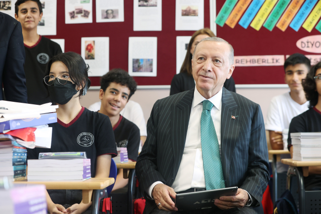Cumhurbaşkanı Erdoğan öğrencilerle