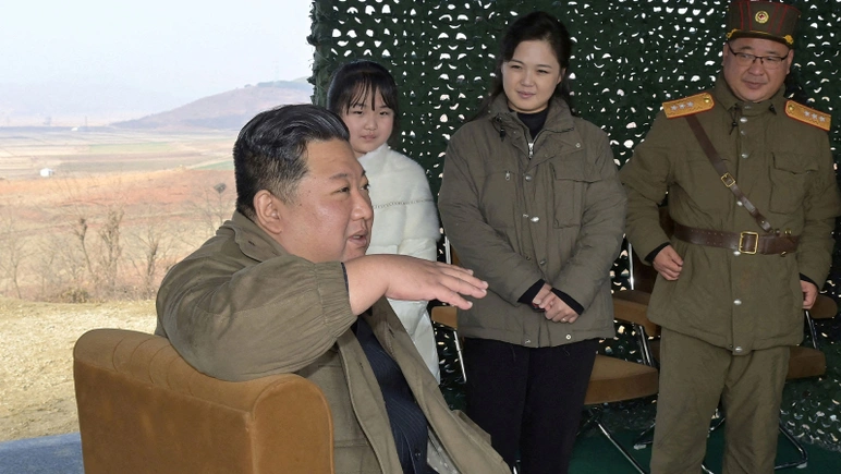 Kim Jong-un ve Kim Ju-ae 1