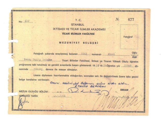 Cumhurbaşkanı Erdoğan Diploma 3
