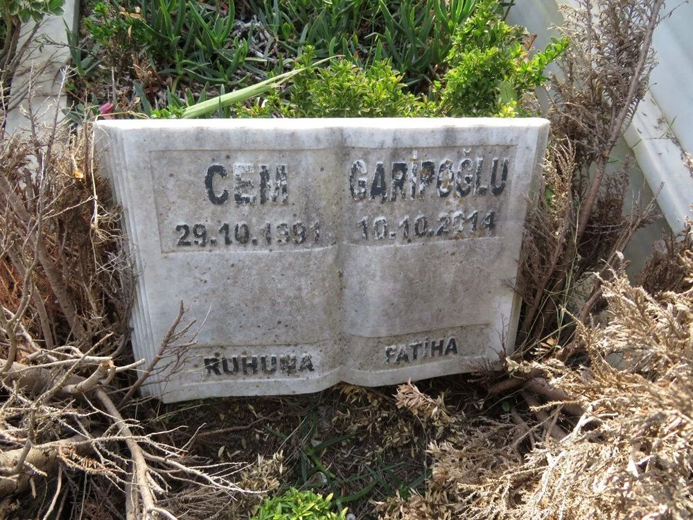 Cem Garipoğlu Mezar 2